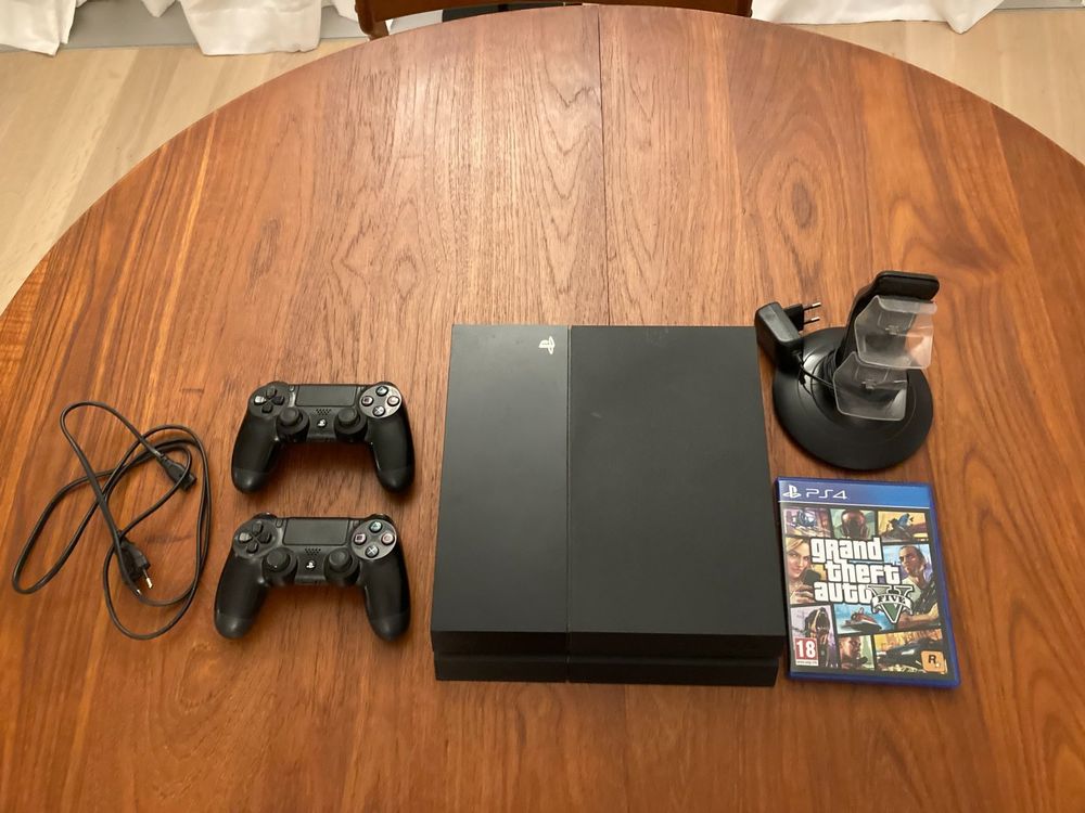 Playstation 4 (inkl. 2 Controller & GTA 5) (Gebraucht) in Kilchberg ZH ...