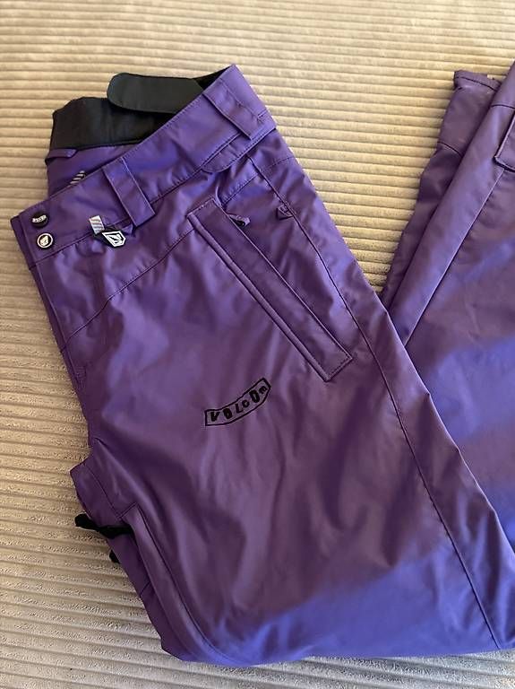 Pantalons: Volcom Skihose  Violett  Grösse M – D'occasion à Rupperswil par tat_d2lw