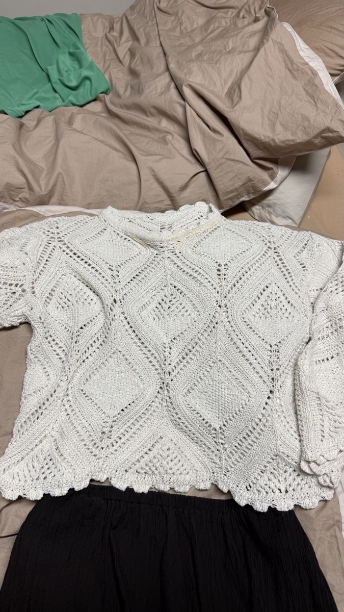 Maglioni & Felpe: Damen Pullover weiss gehäkelt mit Lochmuster Grösse M – Usato da Haslen GL venduto da rana04 1