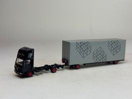 AU- Herpa Mercedes Grossraumtransporter