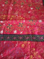 Nappe rouge brodée pakistanaise