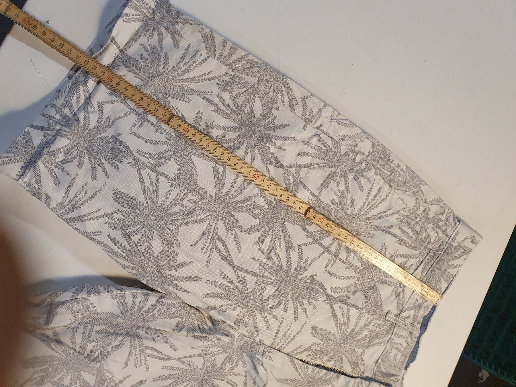 Gap Pantalons: GAP Shorts Palmenmuster grösse 34 – D'occasion à Zürich par loosebone 1