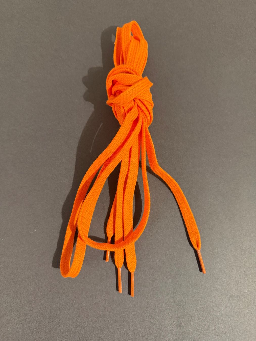 Nastri decorativi: Poppig orange Schnürsenkel/ Schuhbänder – Nuovo (secondo la descrizione) da Kilchberg ZH venduto da erbse202012