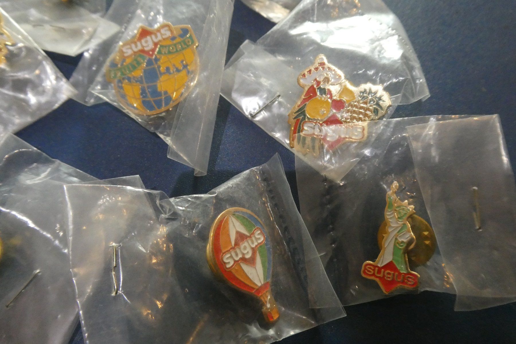 Sugus Placchette & Badge: lot de pins Sugus – Usato da Fontaines NE venduto da monloisir 2