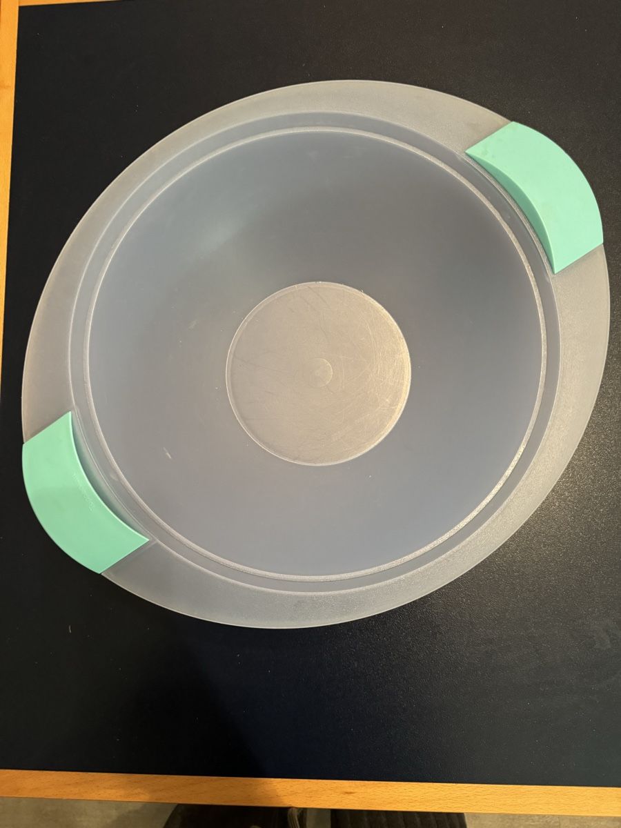 Tupperware Behälter & Ähnliches: Saladier Tupperware 4,5L avec couvercle – Gebraucht aus moudon von jaunejaunelapinjaune 1