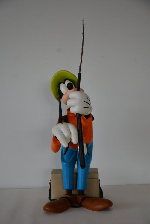 Disney Figure – Goofy Fishing Statue – 54cm (D'occasion) à Yverdon