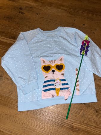 Hellblauer Pullover mit Katzenmotiv 116/122 - *NEU*