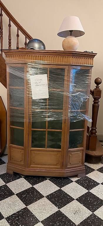 Vetrine:  Vitrine – Usato da Basel venduto da SophieLBasel