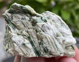 Top grüner Turmalin in Muskovit 