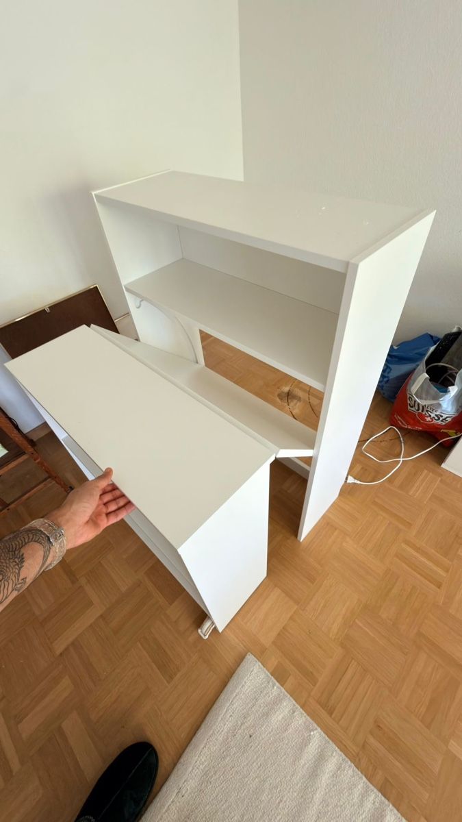 Ikea Scrivanie: Weisser Schreibtisch mit Rollen & Regal – Usato da Münchenstein venduto da s0r4y4 3
