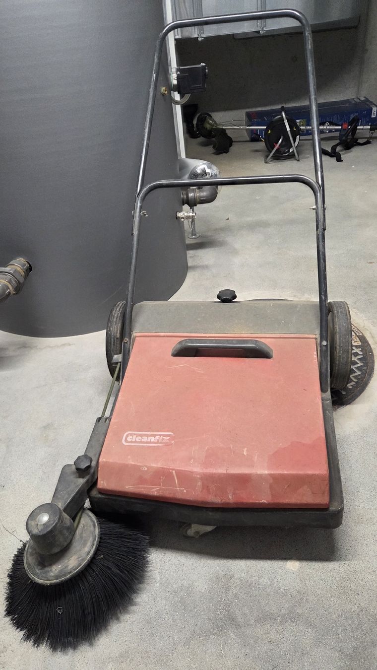 Cleanfix Tutte le macchine: Cleanfix Kehrmaschine Wischmaschine – Difettoso da Ostermundigen venduto da kriiiii