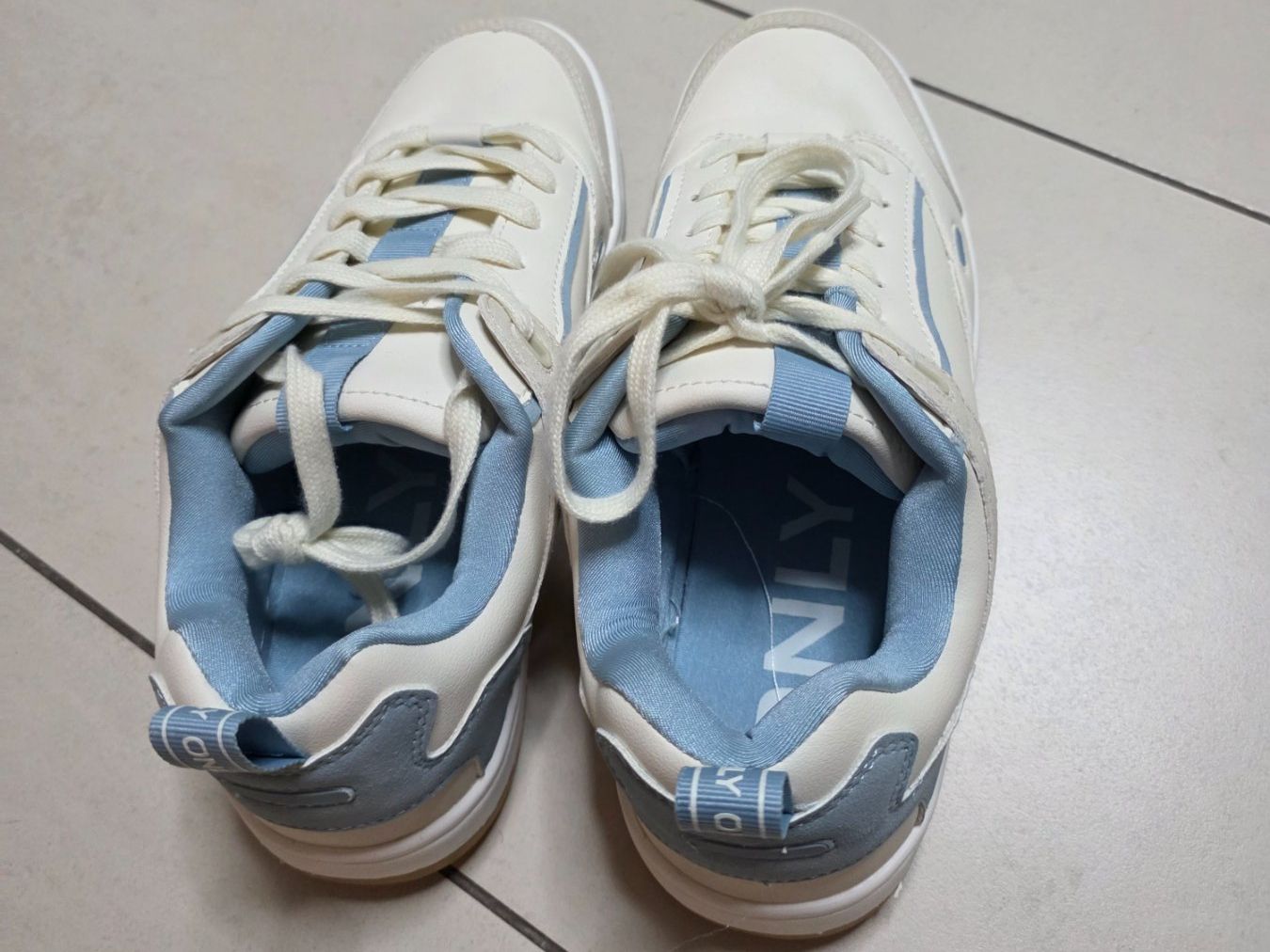 Only Scarpe da uomo: ONLY Sneaker, Weiss/Hellblau, Gr. 39 -neu – Nuovo (secondo la descrizione) da Brunegg venduto da Verkaufswelt