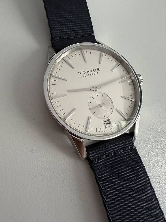 Nomos Orologi: Nomos Zürich Date – Usato da Zürich venduto da timeio 1