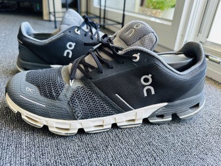 On Cloudflyer homme taille 46 gris