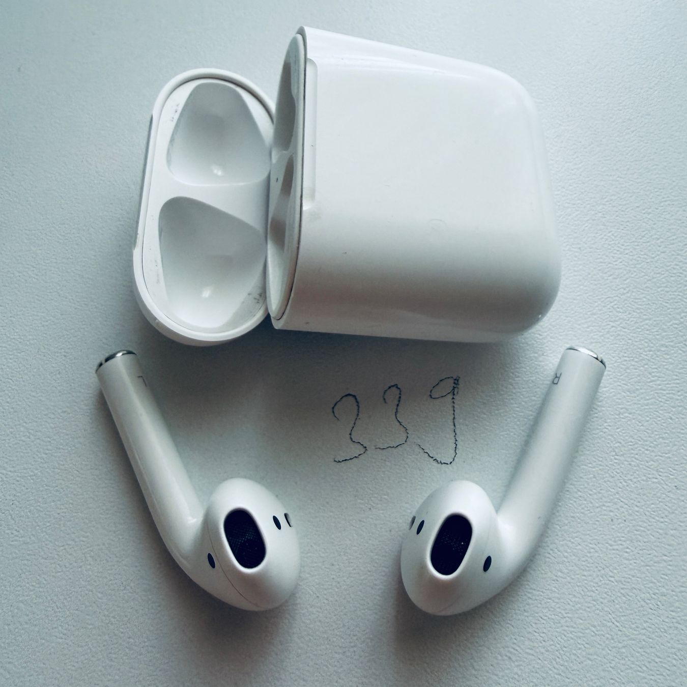 Apple Kopfhörer: Original Apple AirPods 2 Gen. Wireless Kopfhörer & Case – Gebraucht aus Basel von MY.AIRPODS.SHOP 1