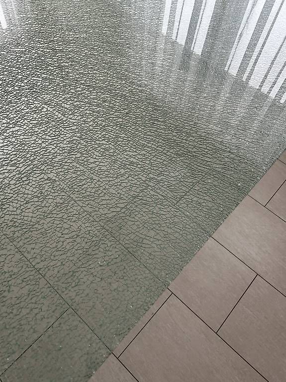 Tische: Glas Esstisch – Gebraucht aus Aesch BL von Blackpearl81 1
