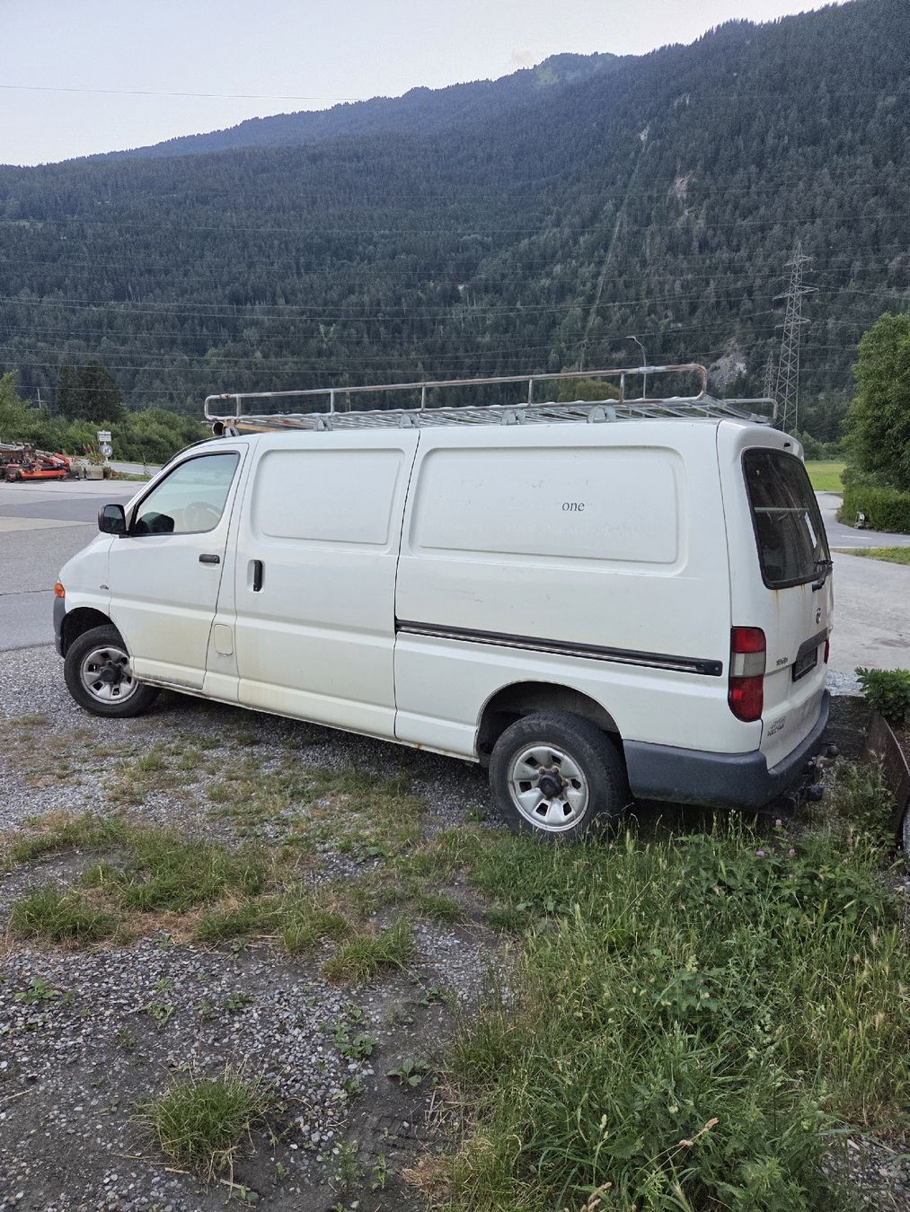 Toyota Nutzfahrzeuge: toyota hiace d-4d 4wd – Gebraucht aus Rothenbrunnen von Ursina1 3