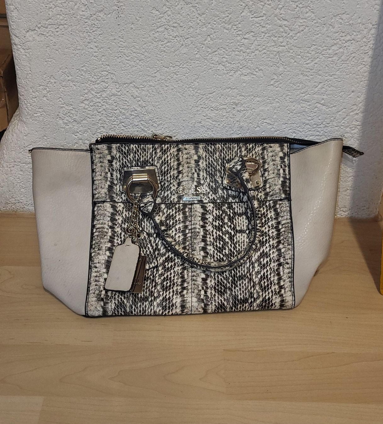Guess Borse da donna: GUESS Handtasche – Usato da Wald ZH venduto da SwissPawnshop 1