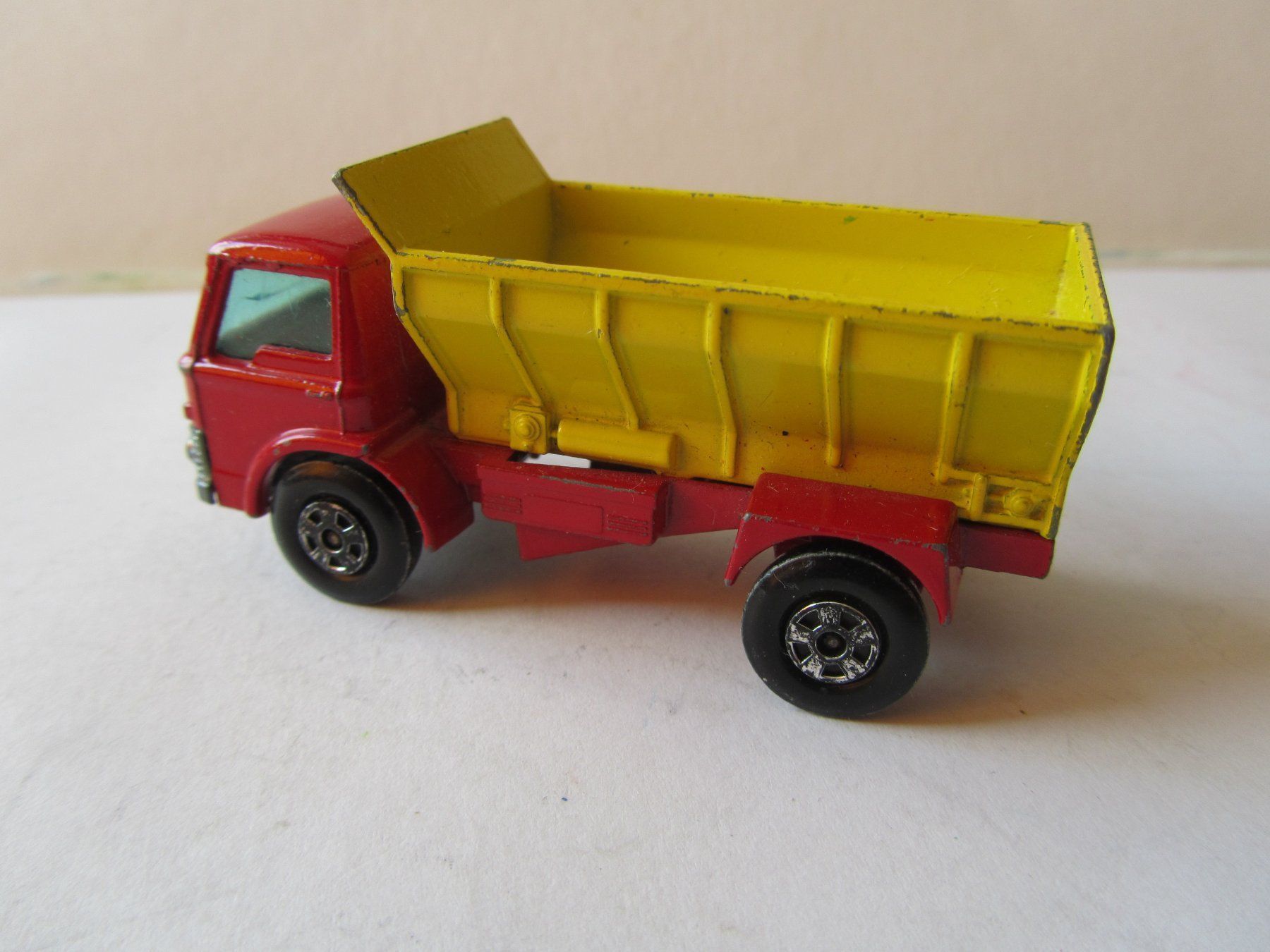 Matchbox Modellini d'auto: Grit Spreader, Matchbox Superfast, Nr. 70 A – Usato da Weiningen ZH venduto da dietsch57 4