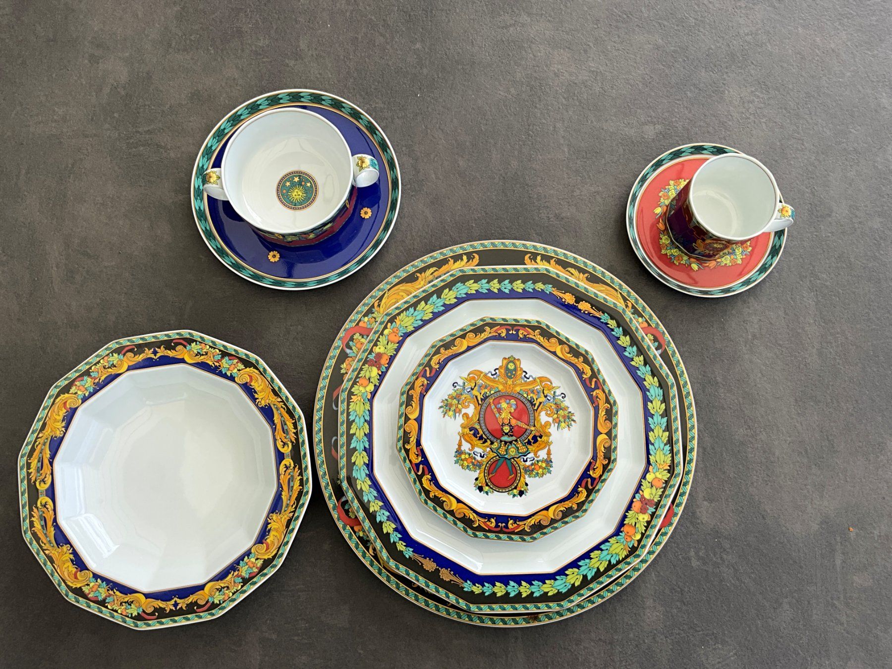 Services de table: Le roy soleil Versace Rosenthal – Neuf (Voir description) à Uerikon par Catherine09