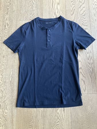 Dunkelblaues T-Shirt Grösse S