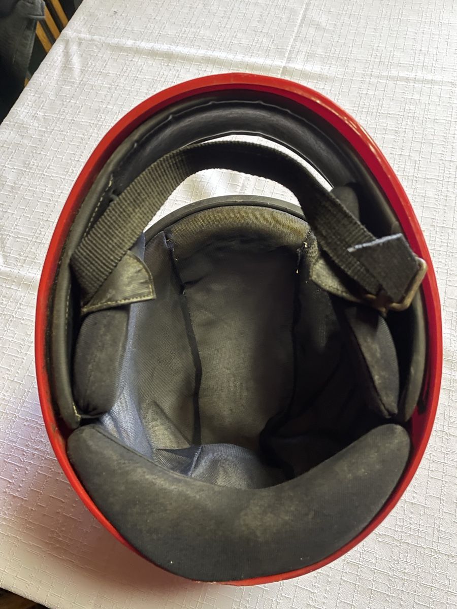 Abiti antichi: Helm Vintage – Usato da Lüsslingen venduto da eehm 2