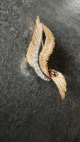 Broche vintage dorée strass feuille stylisée numérotée