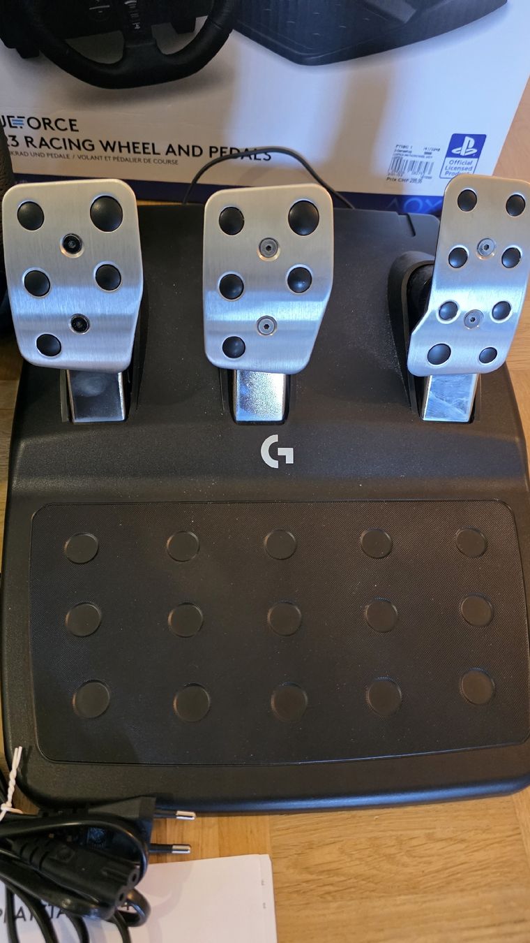Logitech Manettes: Logitech G G923 Trueforce Playstation PC – D'occasion à Meyrin par pau_7gks 2