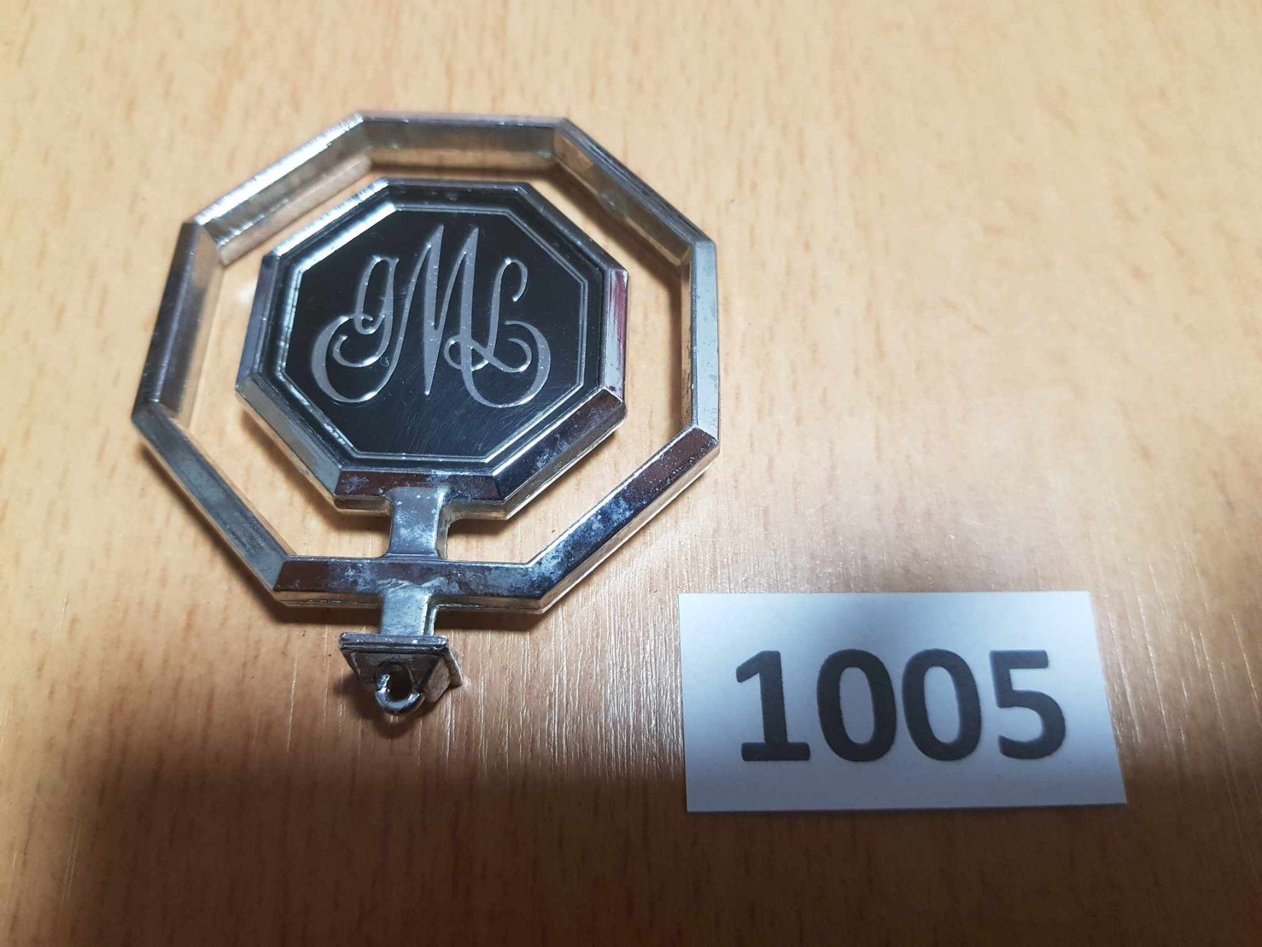 Tutti pezzi di ricambio auto: Motorhaube Hauben Emblem M – Usato da Niedergösgen venduto da usc_l8gm 1