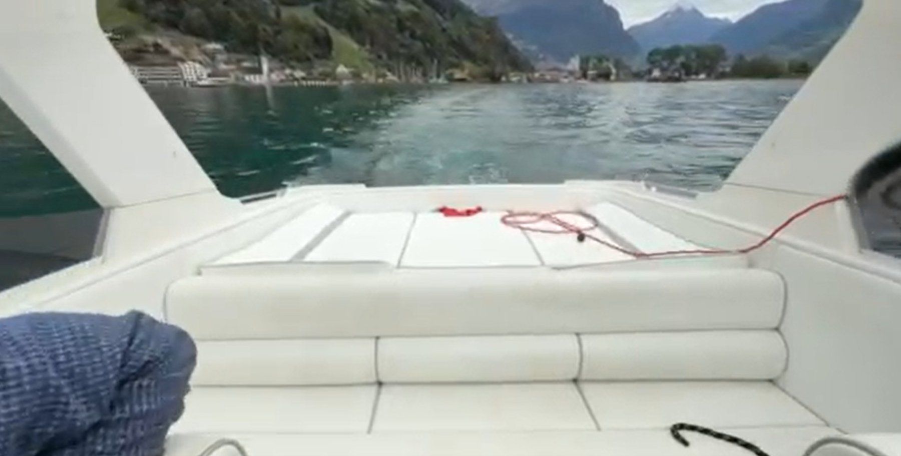 Tullio Abbate Boote: TULIO ABBATE EXCEPTION 33 mit BUGSTRAHLER. – Gebraucht aus Avenches von BOOTTRANSPORTE 9