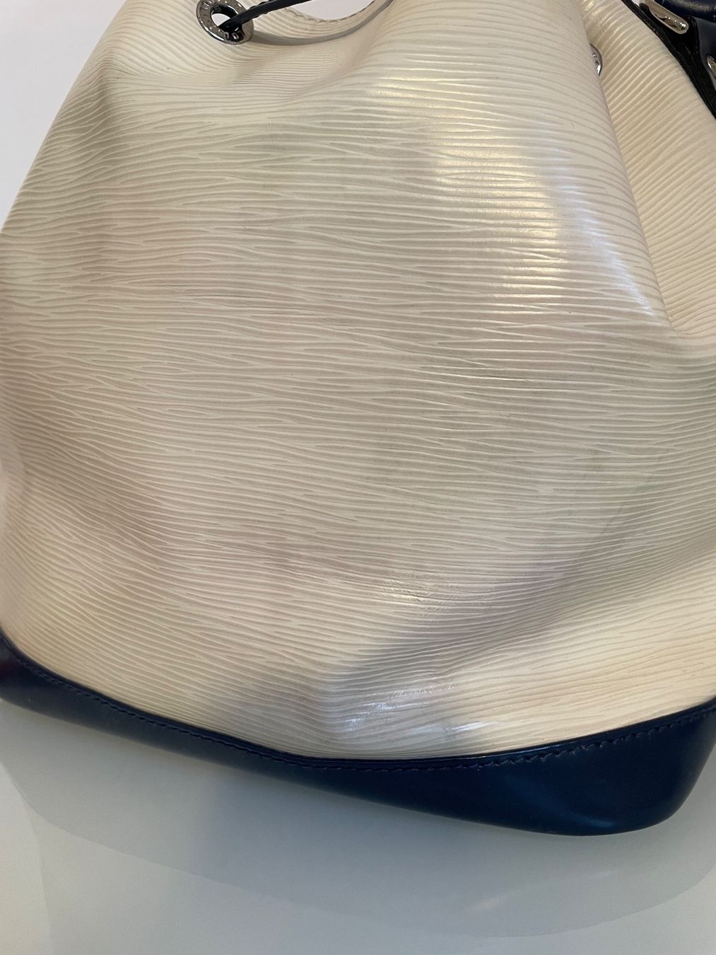 Louis Vuitton Borse da donna: -Louis Vuitton Petit Noe weiss blau – Usato da Hittnau venduto da LuxAndMore 4