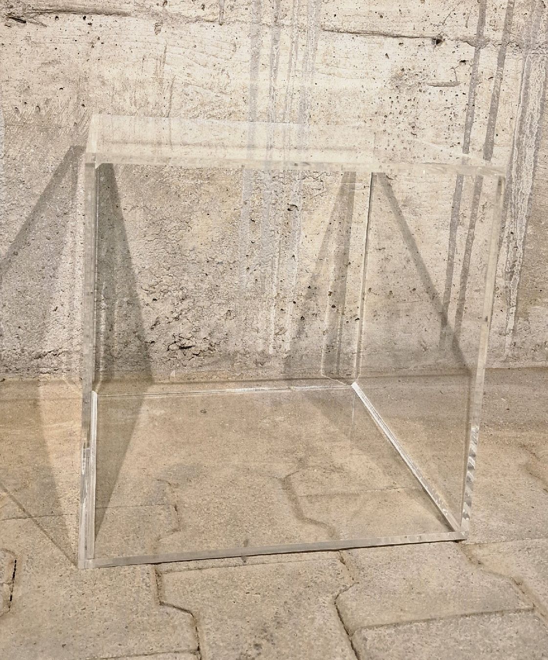 Comodini: Transparenter Plexiglas Beistelltisch 35x35cm – Usato da Affeltrangen venduto da Szafaoli 1