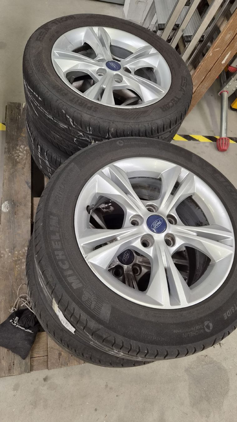Pneumatici & Ruote complete: 4x Ford Alufelgen mit Michelin Reifen – Usato da Wildegg venduto da scho_pla 1