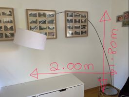 Bogenlampe Chrom mit weissem Schirm