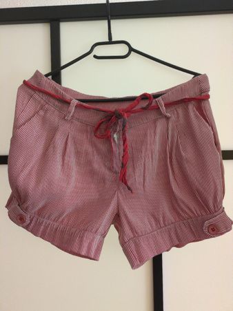 Kurze Hose rot-weiss gestreift Grösse 38 guter Zustand