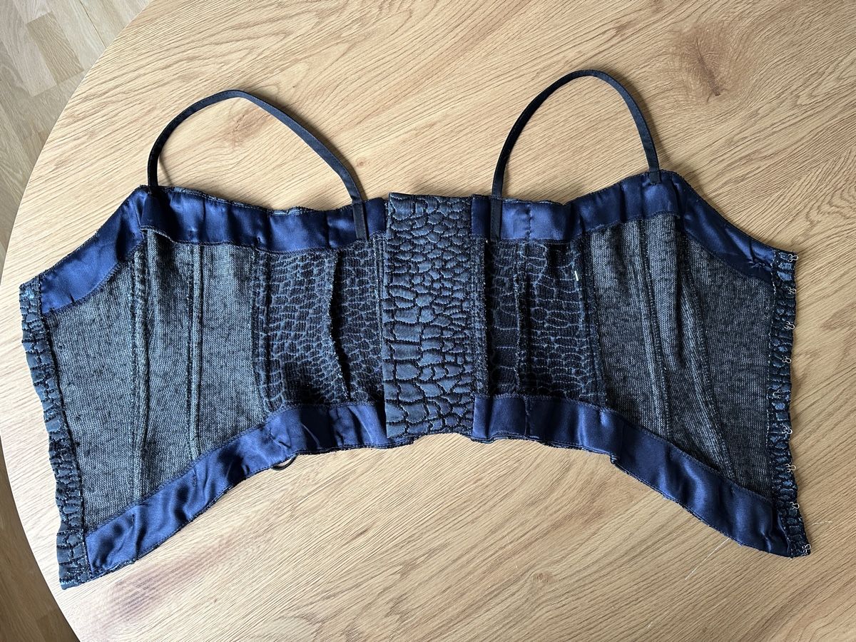Top: Snake effect corset top, size S-M – Usato da Bern venduto da nita_l 4