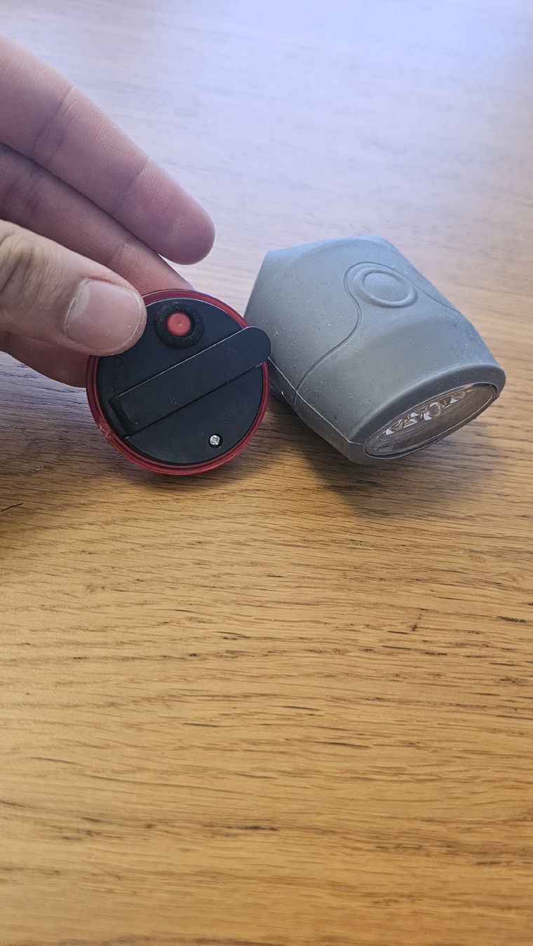 Pezzi di ricambio: Velolicht mit Batterien – Usato da Dottikon venduto da b-brain 3