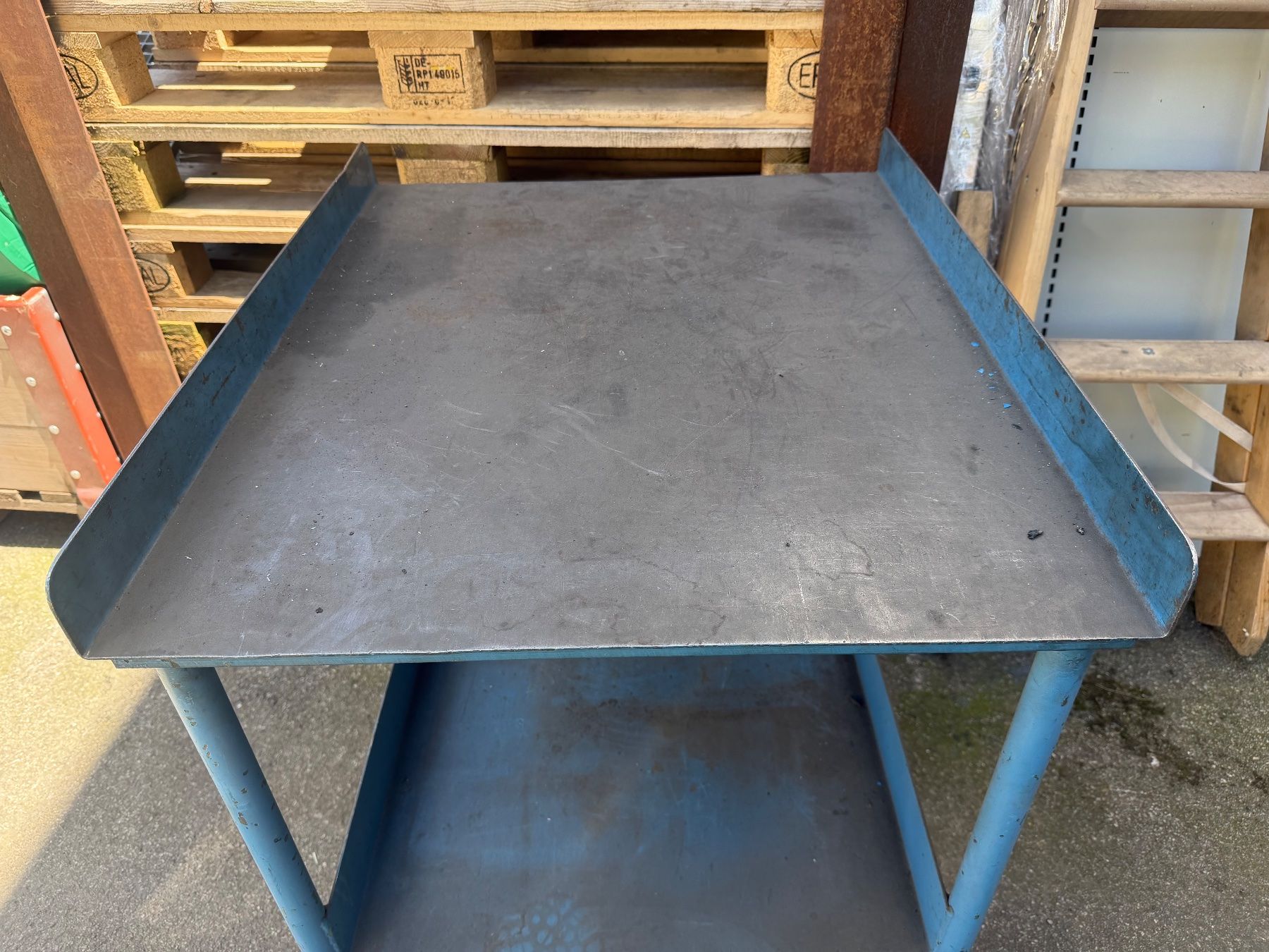 Carrelli di trasporto: Plattformwagen mit 2 Etagen, 61x75x86cm – Usato da Necker venduto da liq24 1