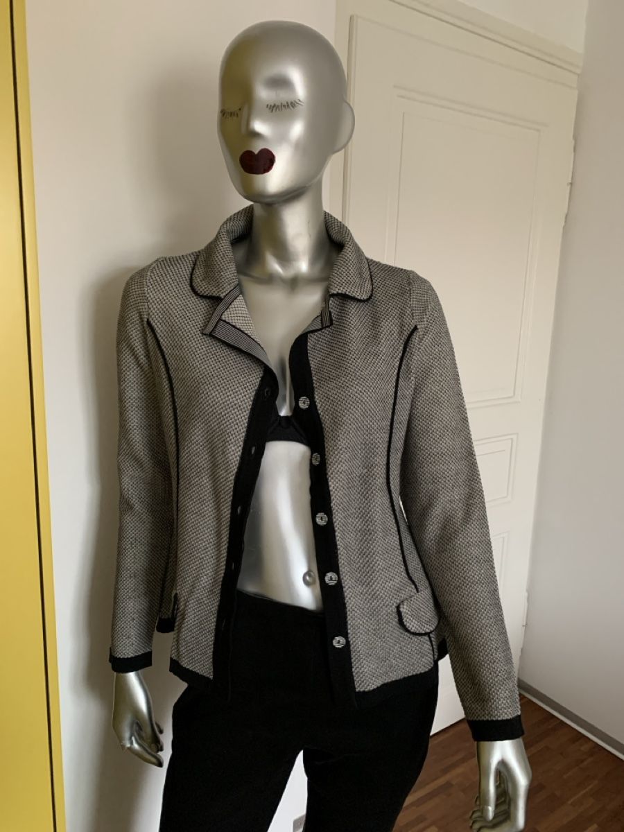 Eva & Claudi Vestes: EVA & CLAUDI: Elegante Strickjacke, Grösse S – D'occasion à Luzern par paulablue 2