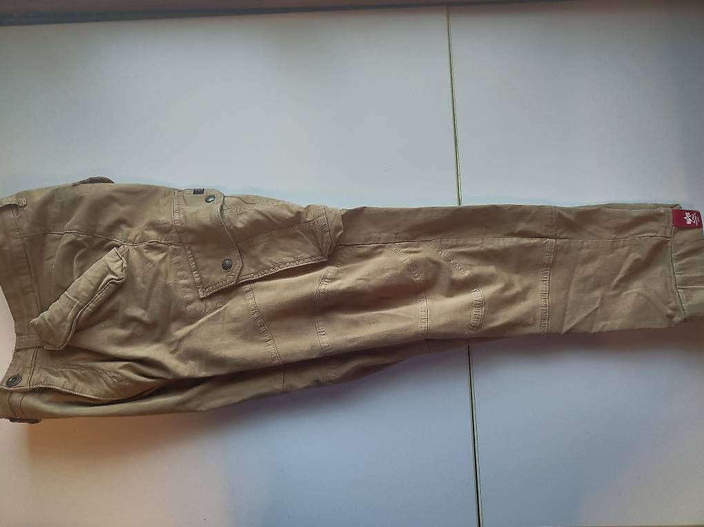 Hosen: Alpha Industries Cargohose Beige  Grösse 34 – Gebraucht aus Unterlangenegg von m.i.c.h.i.m 1