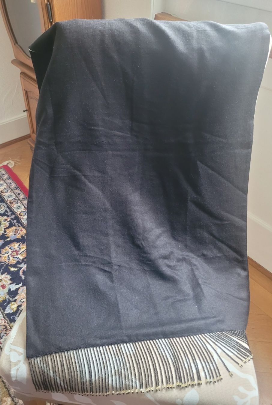 Foulards, Tücher & Schals: Étole noire élégante à franges perlées, – Neu (gemäss Beschreibung) aus Yverdon-les-Bains von Layla5919