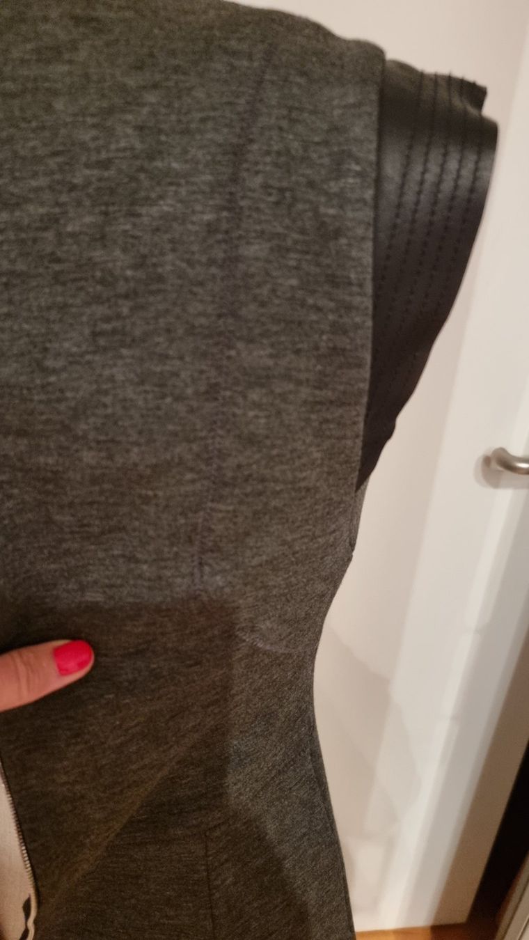 Sandro Vestiti: Sandro Kleid – Nuovo (secondo la descrizione) da Riedikon venduto da Winter21. 5