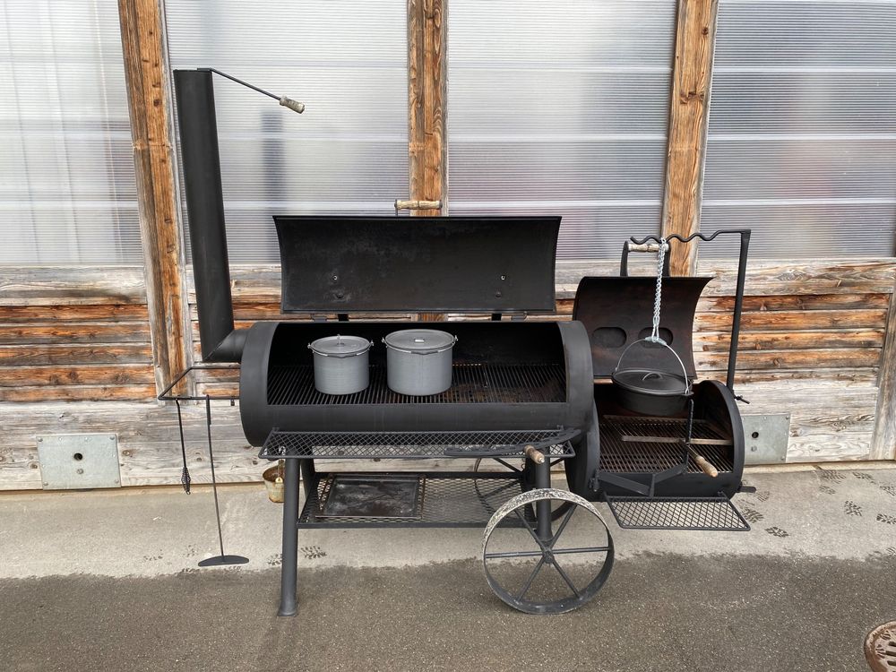 Joe‘s Barbeque Half Barrel – Feuerstelle & Grill Aus Stahl, Mit Edelstahlrost & Abnehmbaren Beinen