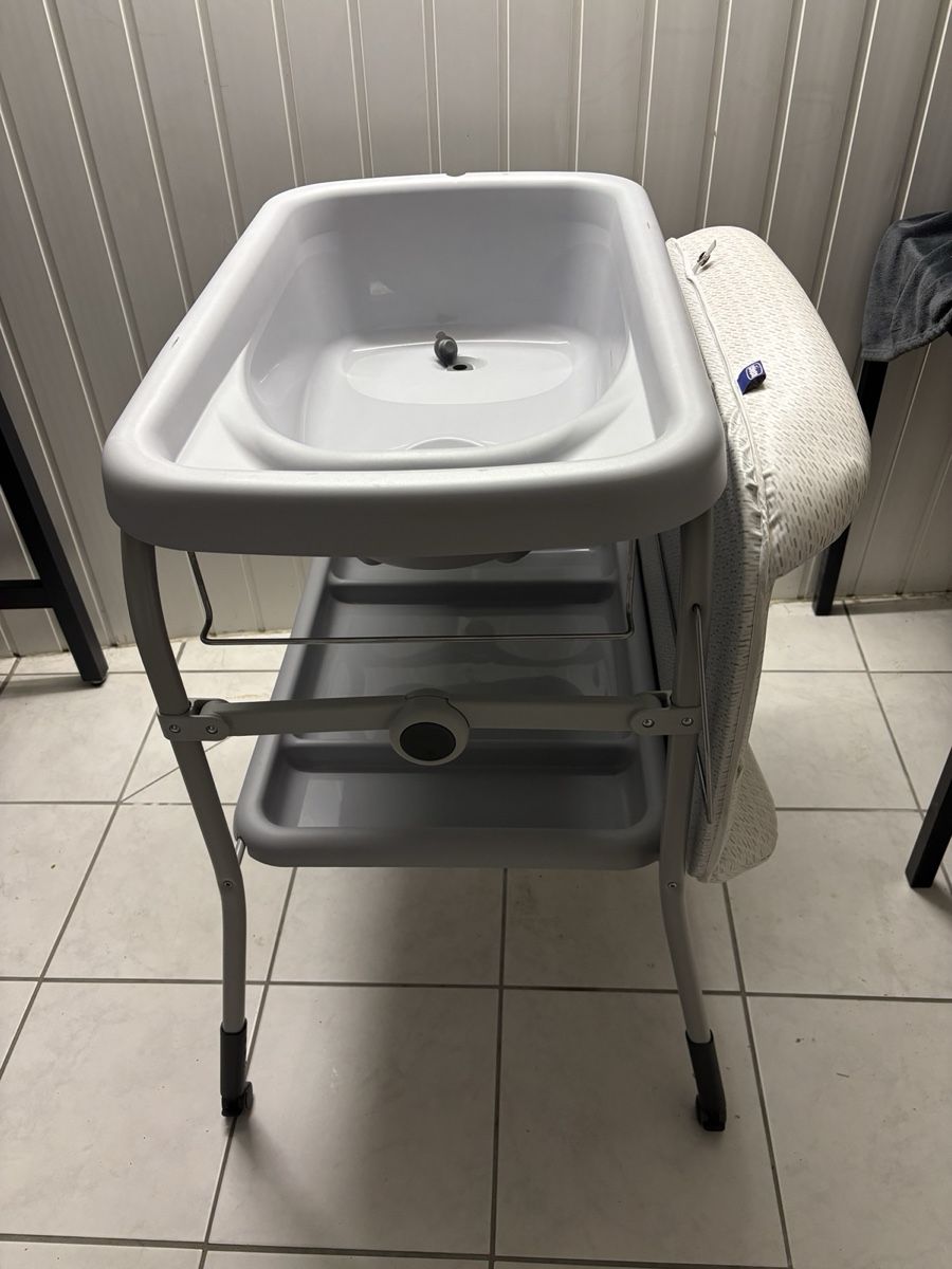 Chicco Fasciatoi & Accessori: Table à langer avec baignoire intégrée – Usato da Kleinwangen venduto da aym_9m68 1