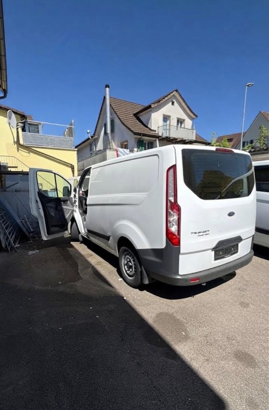 Ford Nutzfahrzeuge: Furgone Ford Transit Custom 2015 – Gebraucht aus Salmsach von Zek998 1