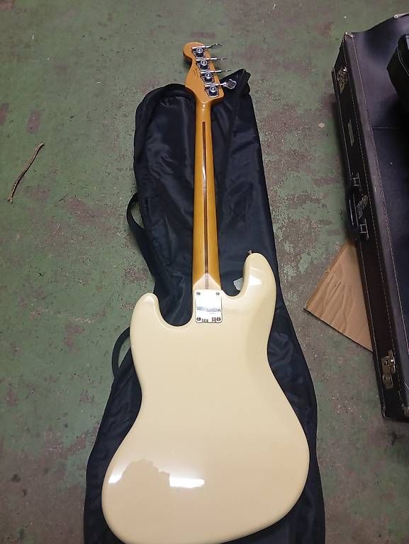 Fender Strumenti musicali: Fender Jazz Bass Mexico – Usato da Basel venduto da Petergunn 4