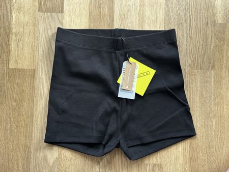 Brandneue schwarze Sommershorts - Grösse M!