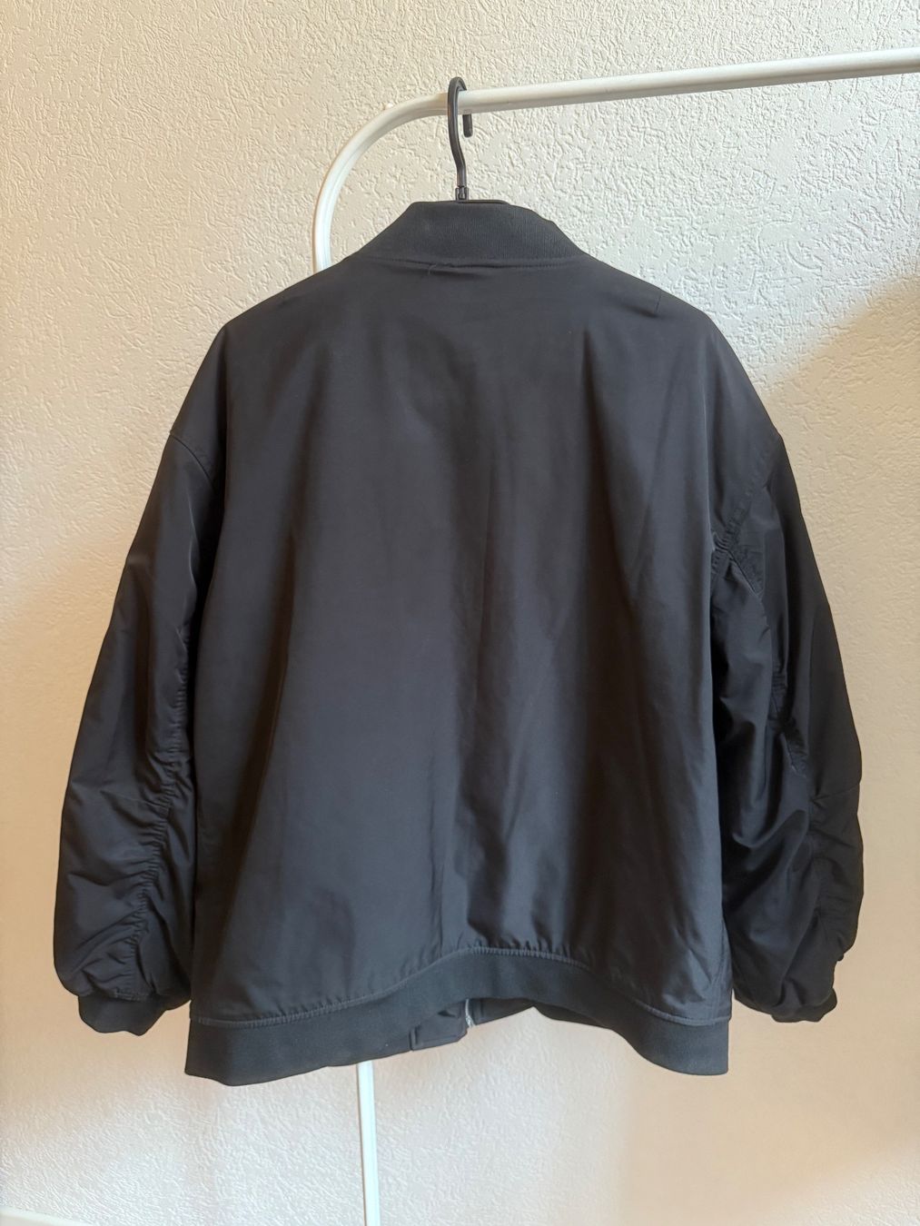 Mango Giacche: Veste bomber oversize noir Mango, t.M/38 – Usato da Tavannes venduto da Thriftshop 1