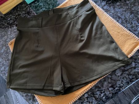 Damenshorts Grösse  L.   kaki