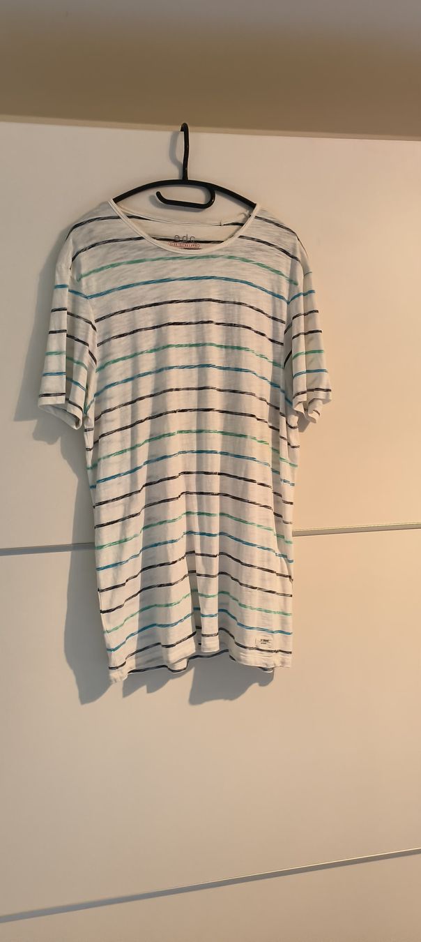 Esprit T-Shirts: Farbiges Shirt – Gebraucht aus Oberengstringen von Jocker-80